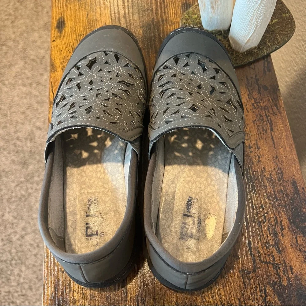 JBU Jambu Grey‎ Wildflower Laser Cut Out Memory Foam Comfort Outdoor Shoes Sz 7